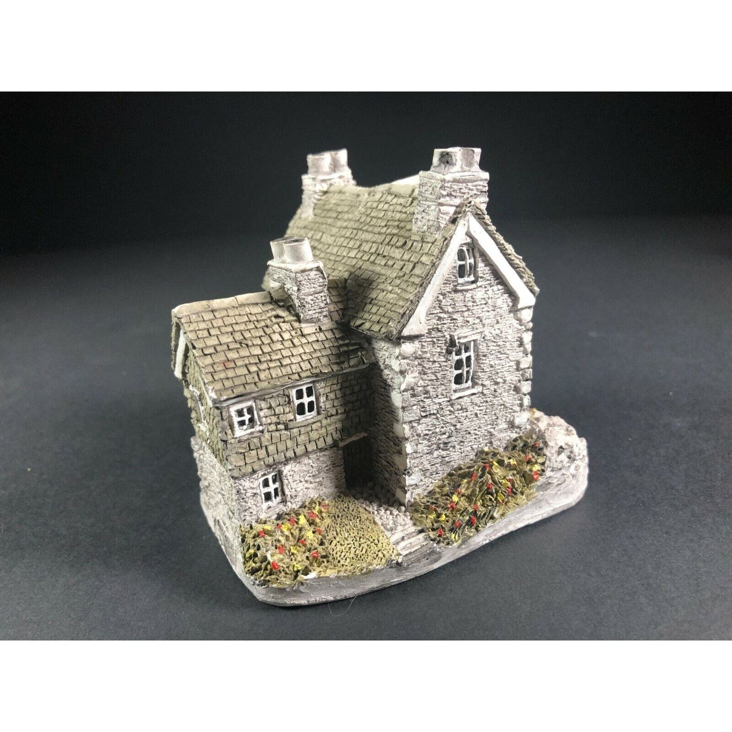 Lilliput Lane Lakeside House Miniature