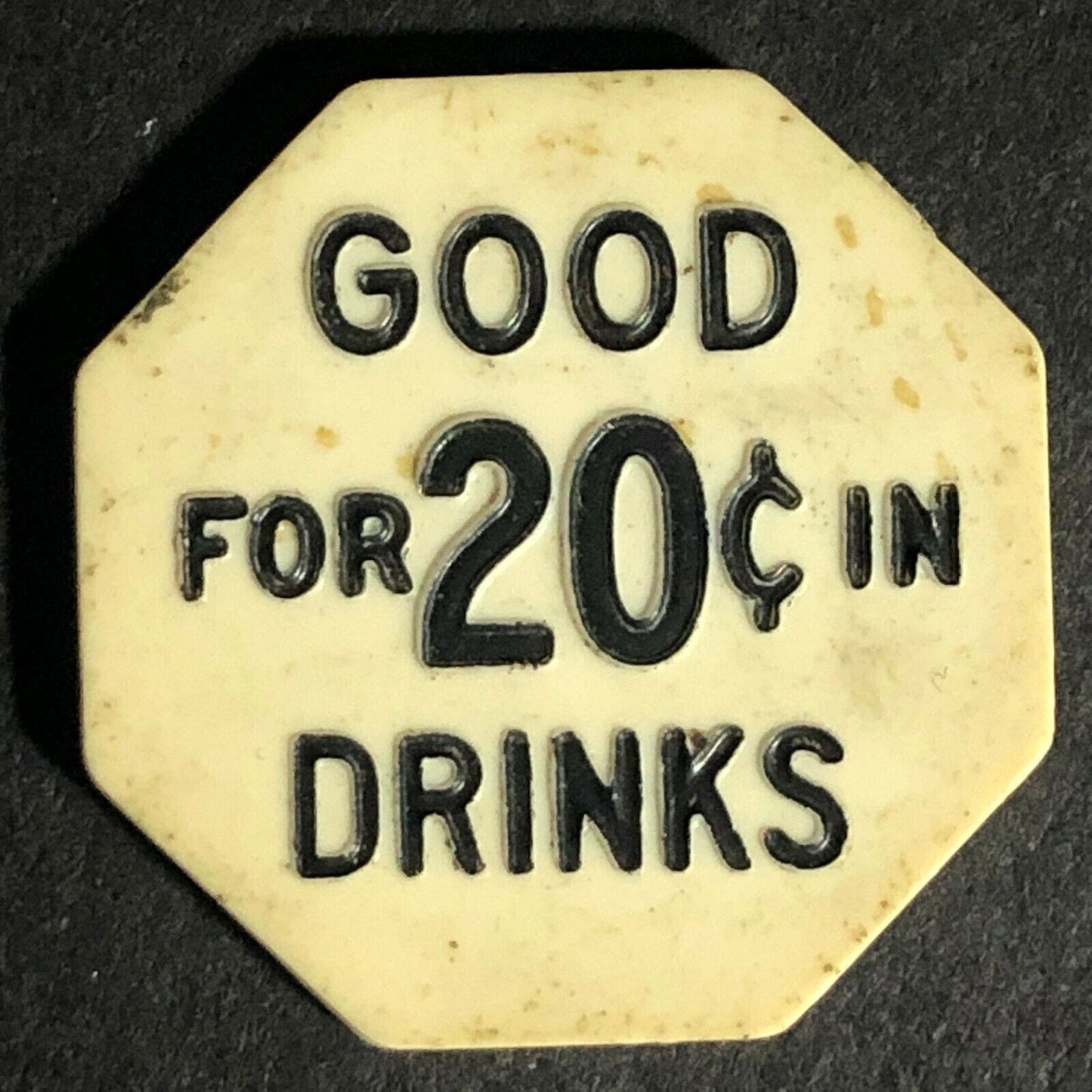 Dutch Inn Plastic G/F 20c In Drinks Octagon Token c1960's-70's 23mm