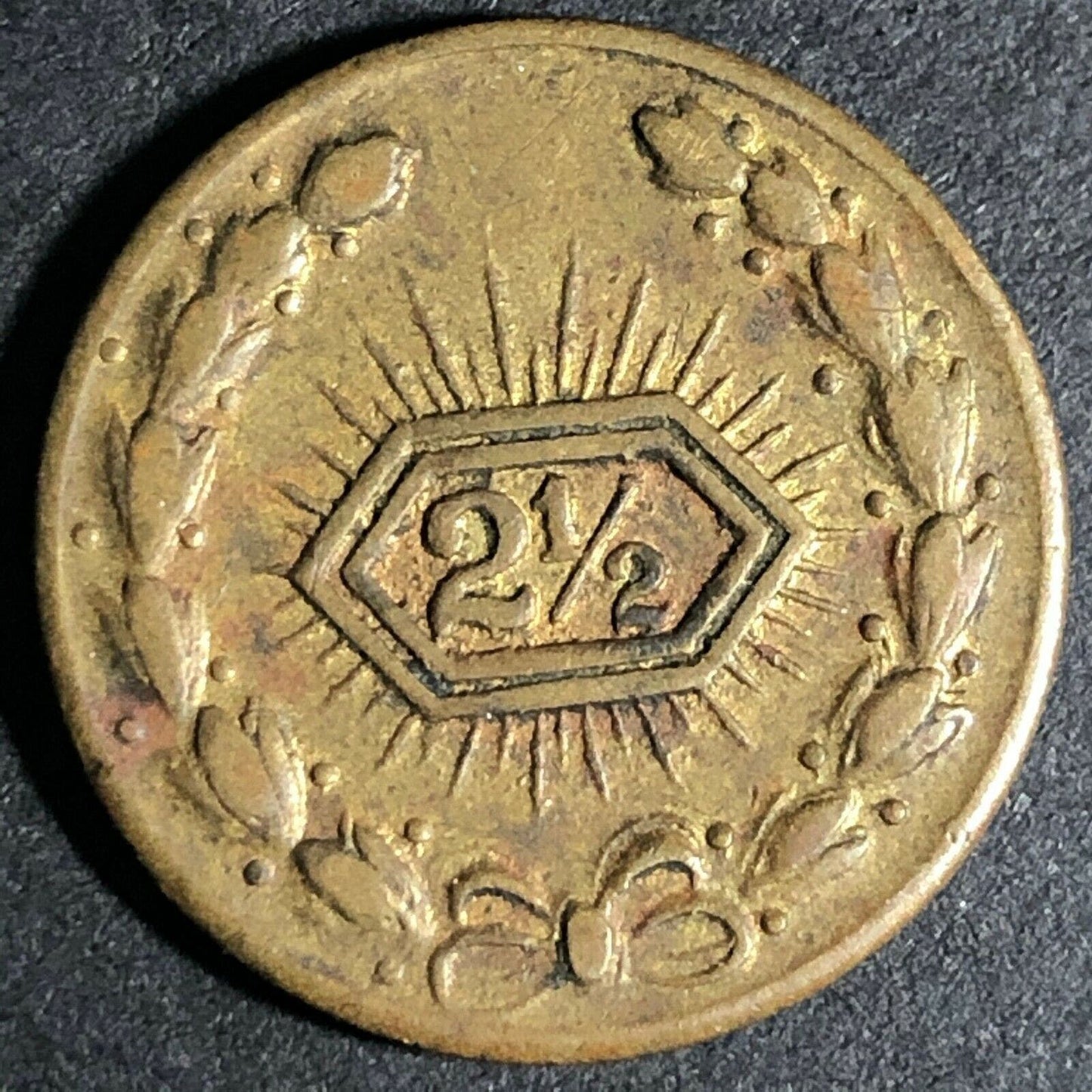 17.66mm Brass "2 1/2" Radiant Wreath Gaming Counter / Token - Fauver Collection