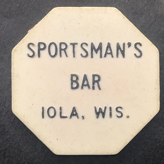 Iola, WI "Sportsman's Bar" Plastic G/F 15¢ In Trade Token - 28mm c1960's-70's