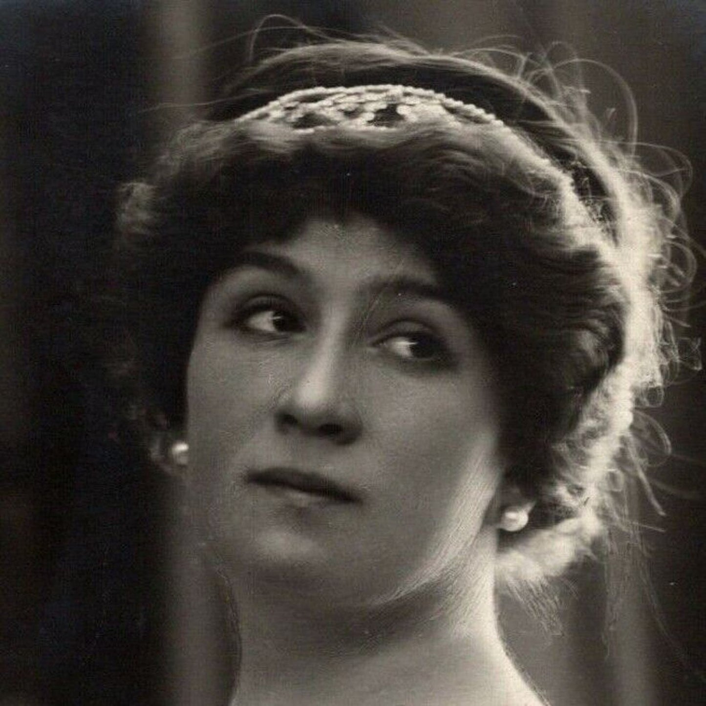 c1910 Vintage Russian RPPC* Theatre / Stage / Screen Actress Postcard (4365)