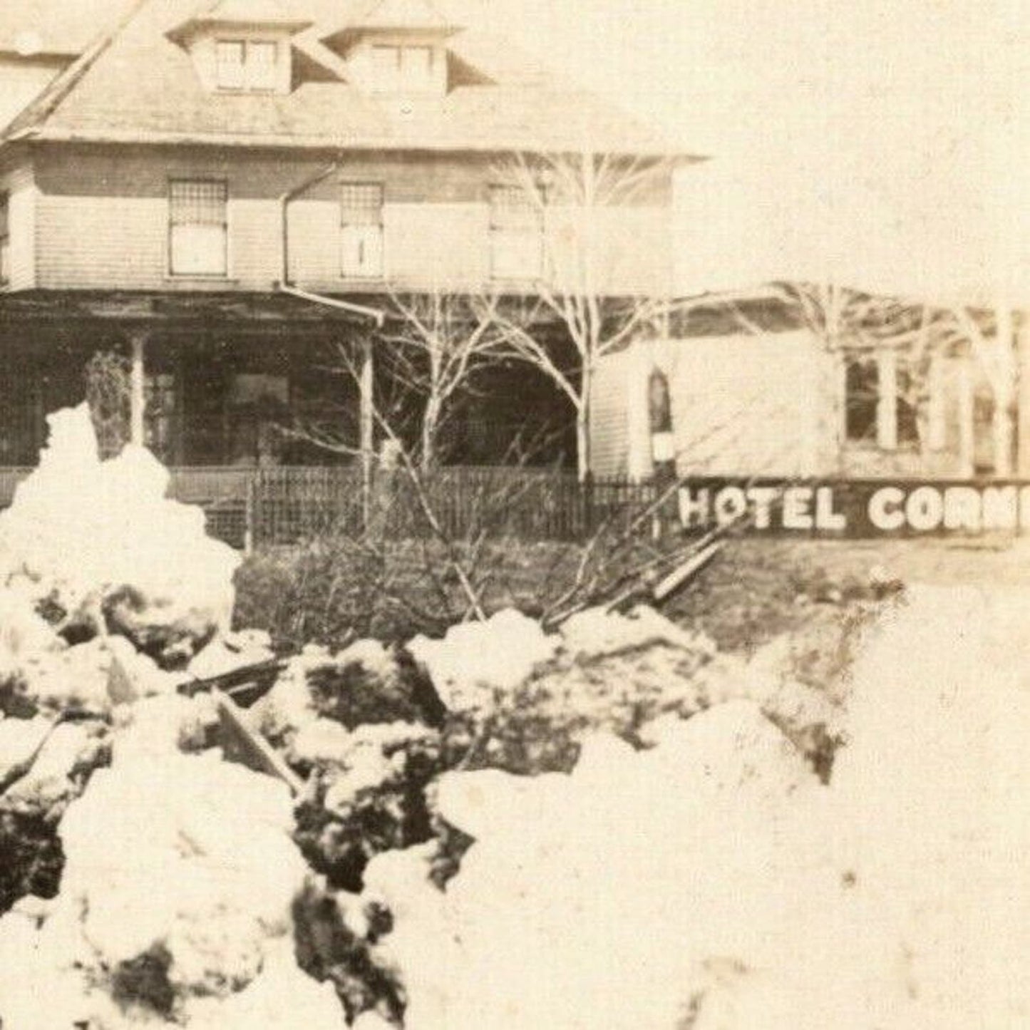 Vintage RPPC Postcard c1909 - Ice Jam Near Hotel (Niagara Falls?)