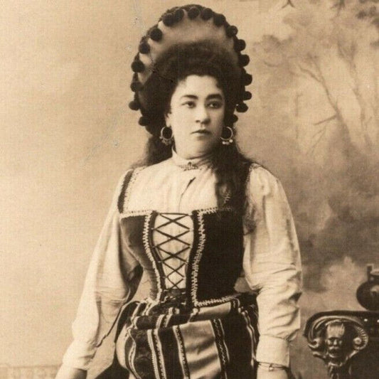 c1905 Vintage Russian RPPC* Theatre / Stage / Screen Actress Postcard (4344)