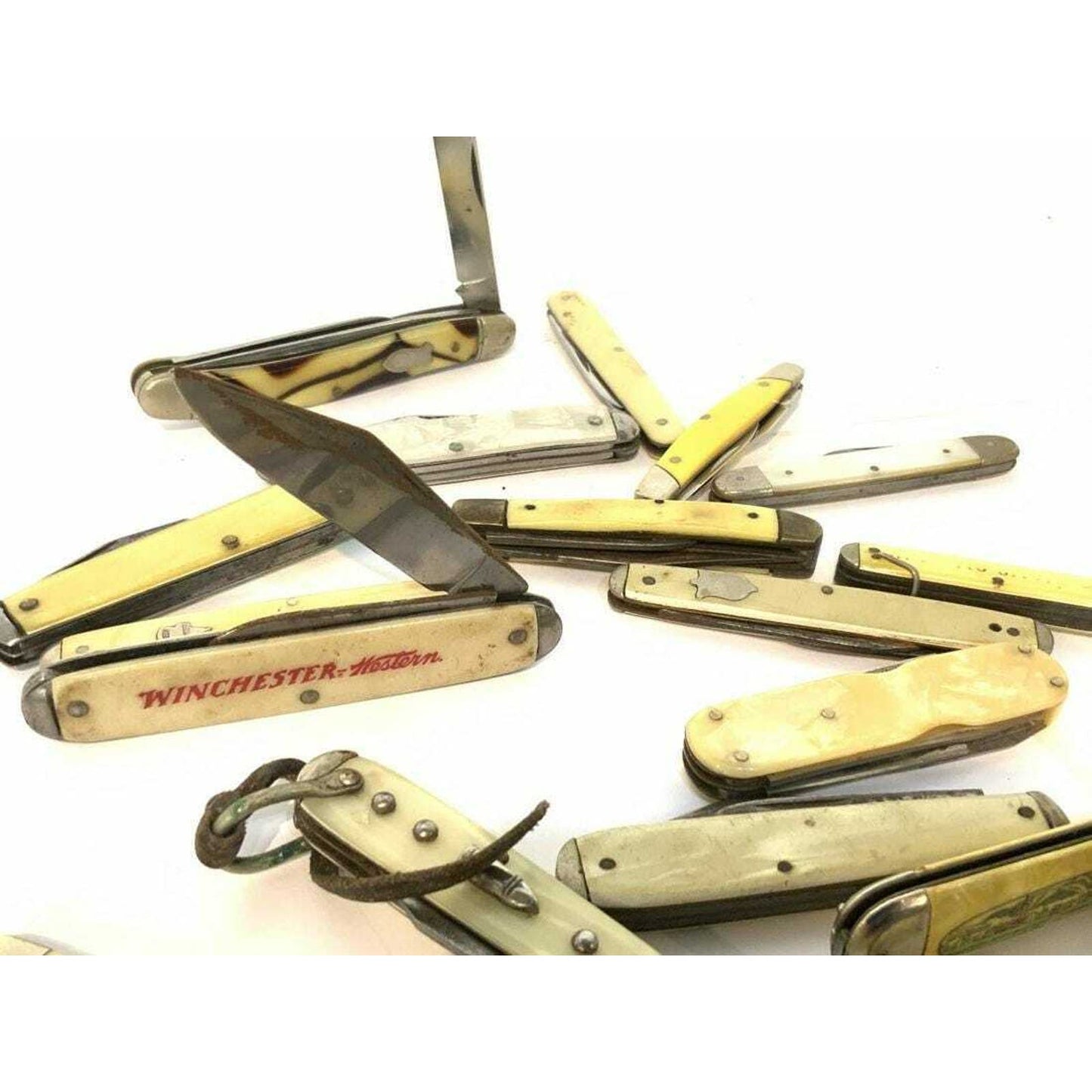 Group of 22 Different Quality Vintage Folding Knife / Knives Pearilized Handles