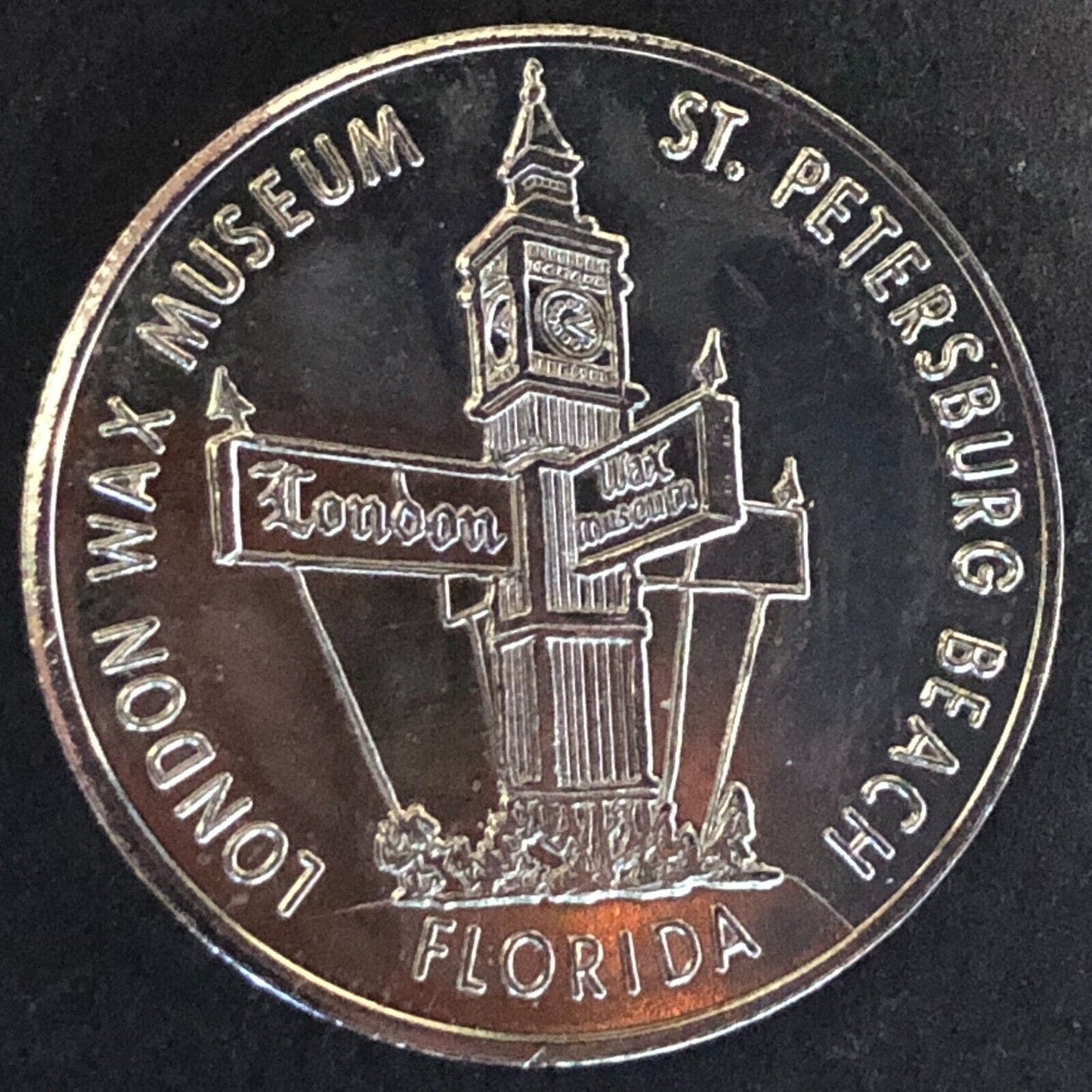 London Wax Museum St. Petersburg Beach, FL Good Luck Souvenir WM Token 28mm VGC