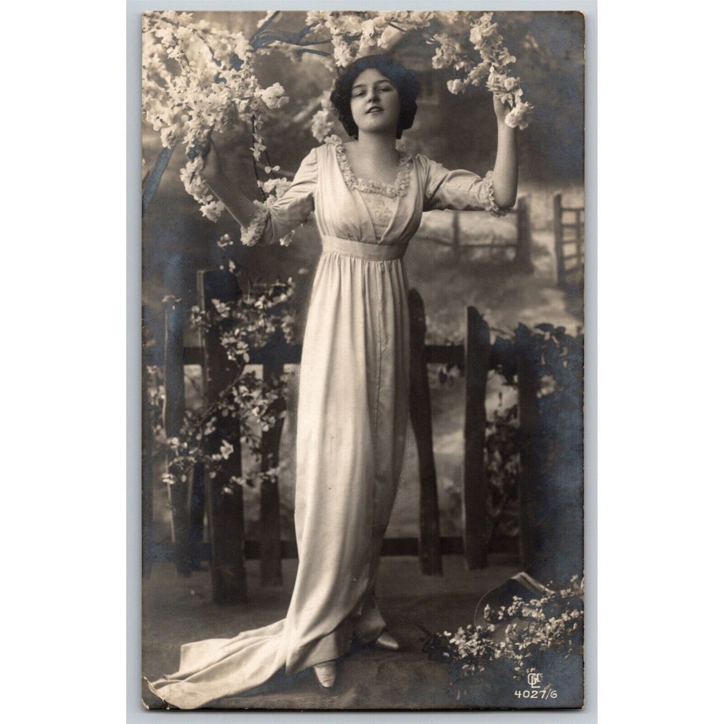 c1912 Vintage Russian RPPC* Theatre / Stage / Screen Actress Postcard (4279)
