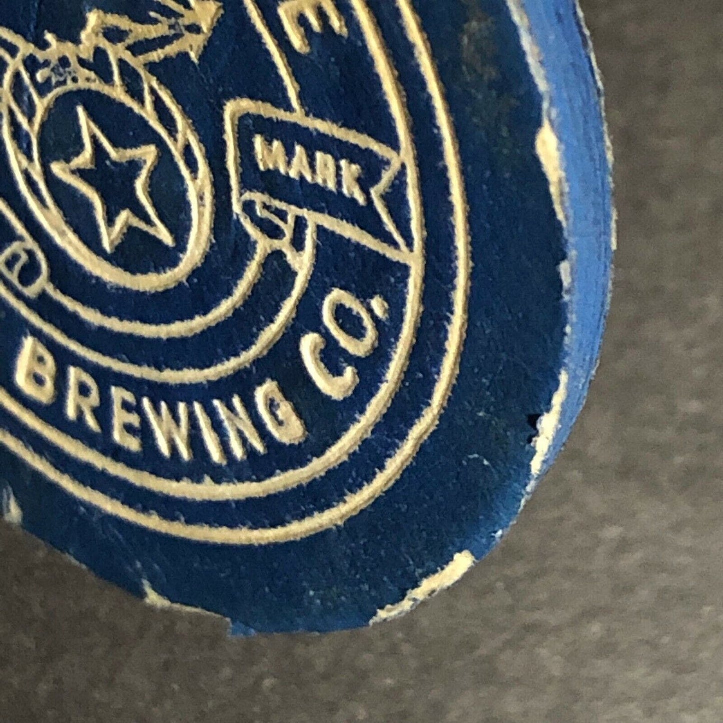 Vintage" Menominee & Marinette Brewing" Advertising Blue Fiber Wood Poker Chip