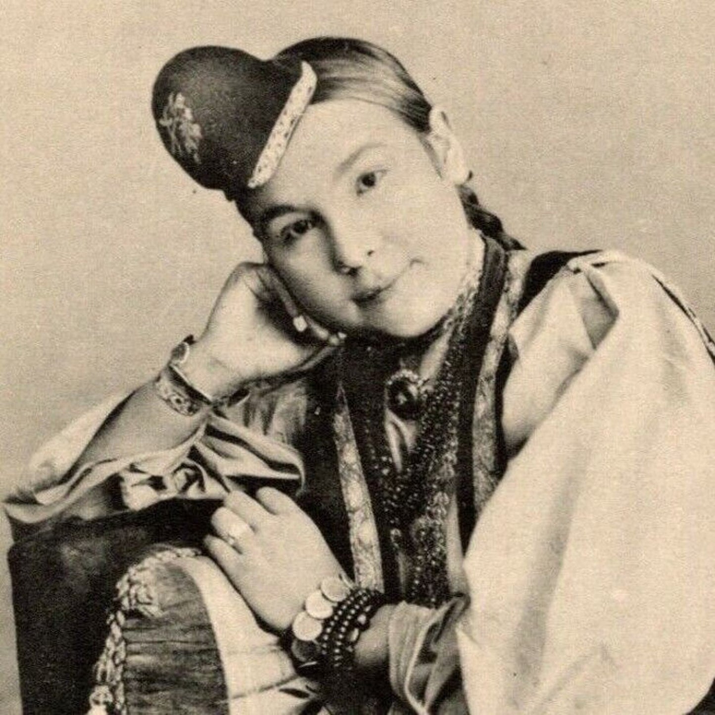 c1905 Vintage Russian RPPC* Stage / Screen Actress Postcard (4461)