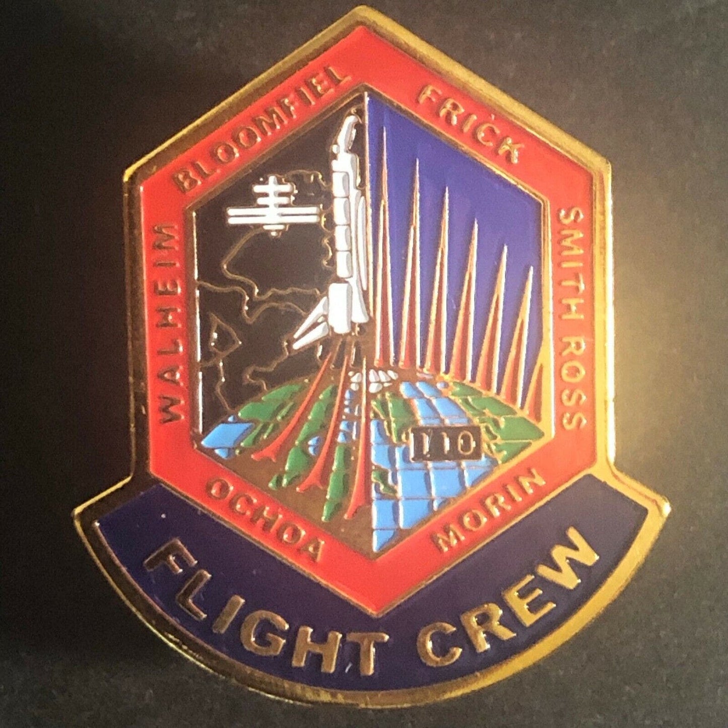 Scarce Official NASA Shuttle Flight Crew Mission Lapel Pin - STS 110 Atlantis