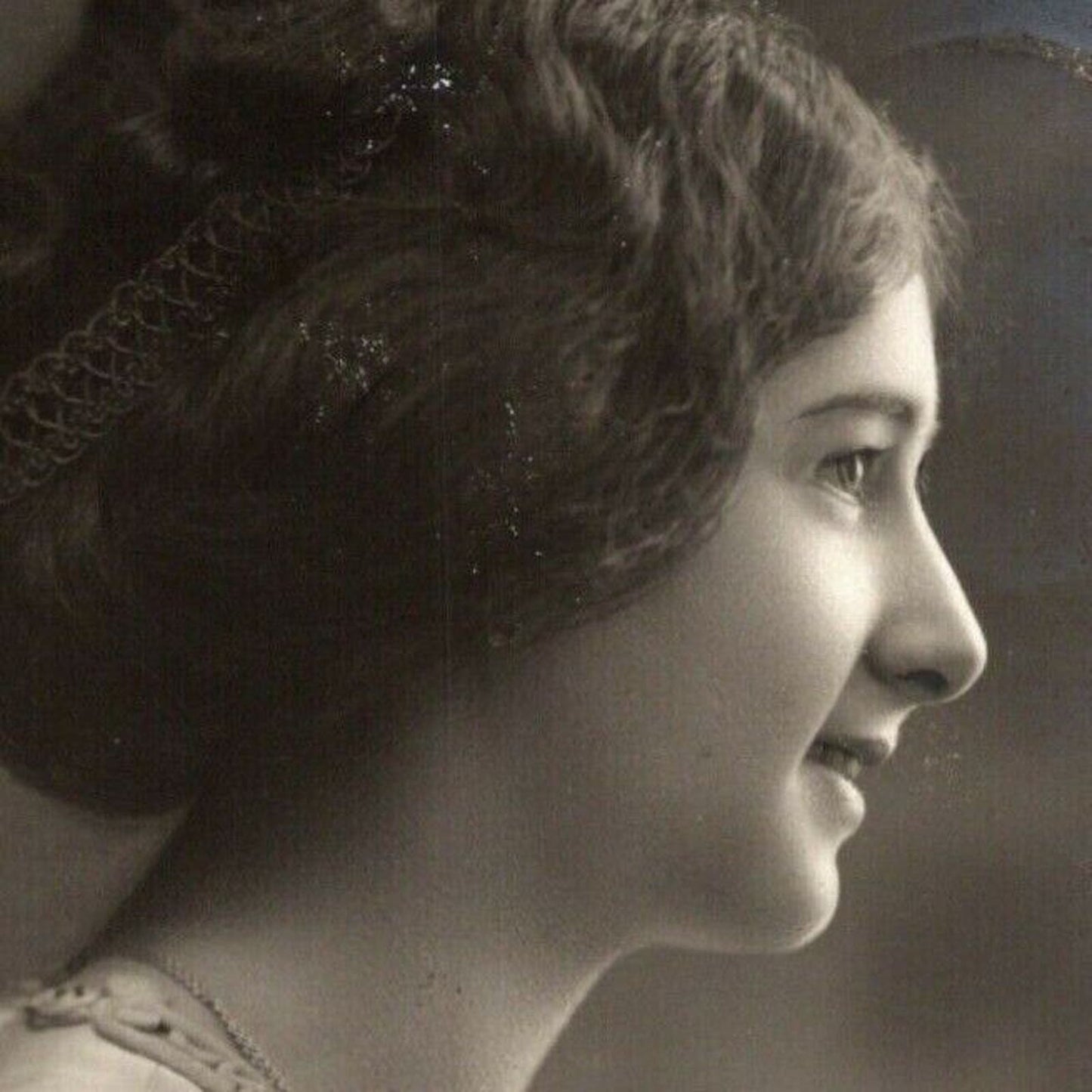 c1912 Vintage Russian RPPC* Theatre / Stage / Screen Actress Postcard (4391)