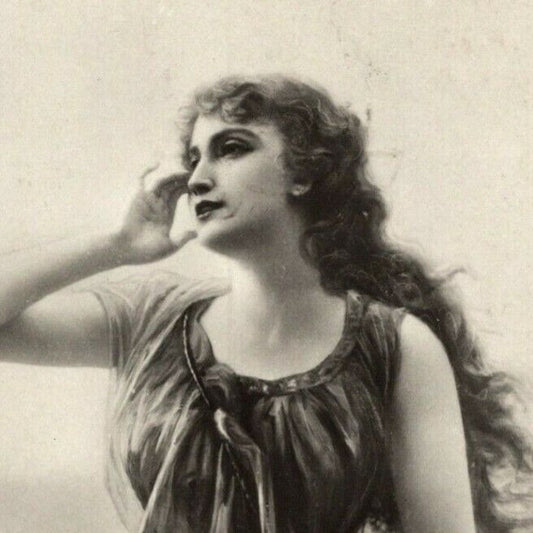 c1910 Vintage Russian Theatre / Stage / Film Actress Postcard (4246)