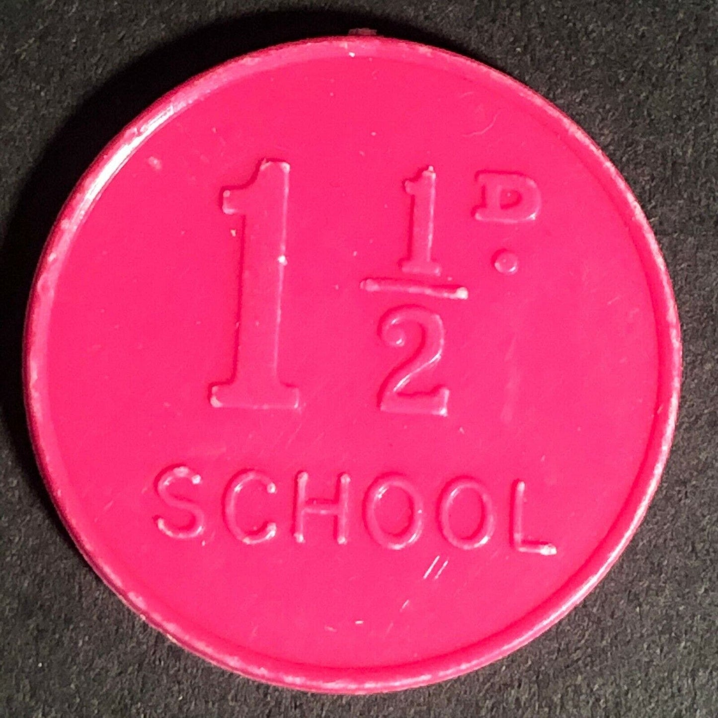 Plymouth Trams Buses School England Plastic Token Red 1 1/2D 25mm c50's-60's