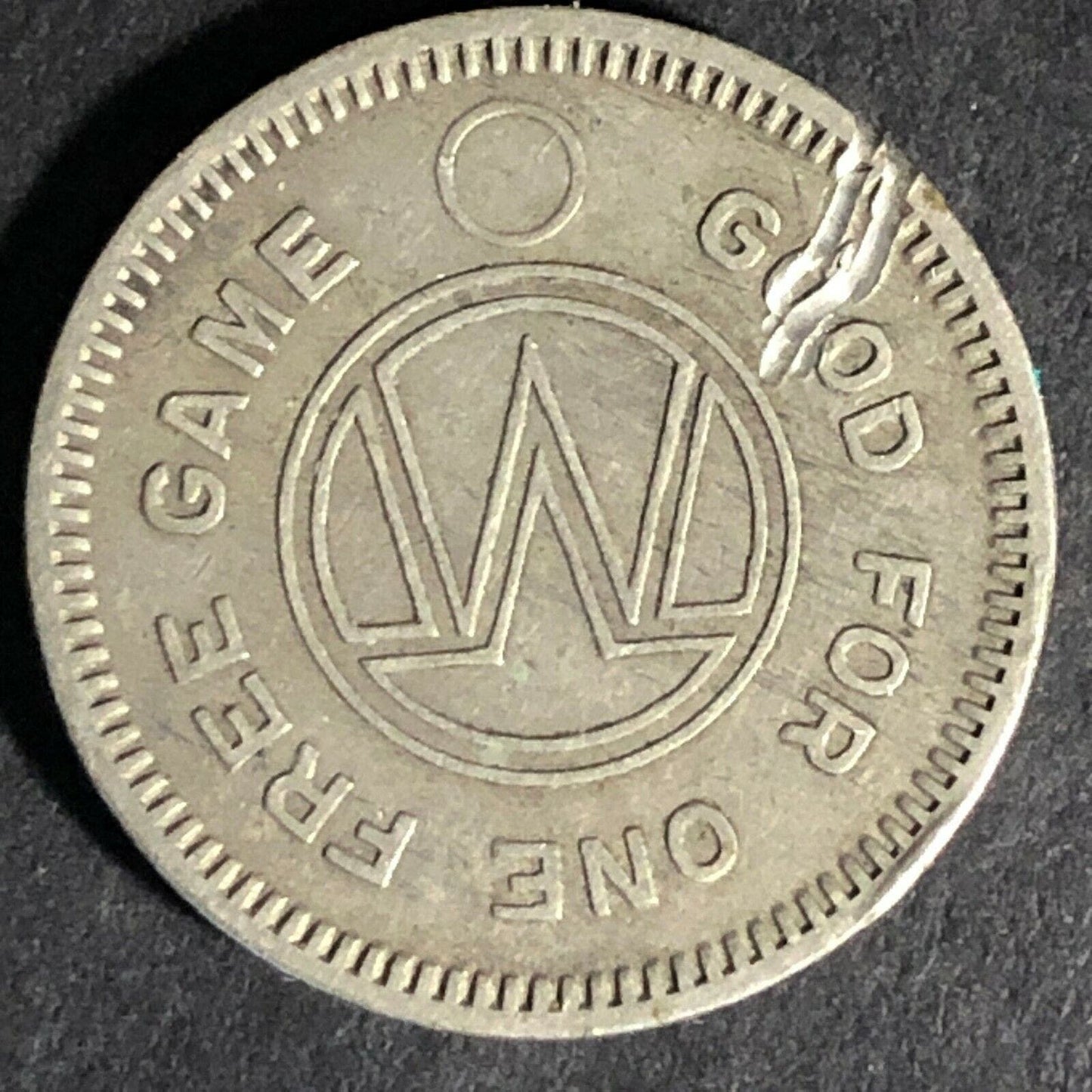 G/F One Free Game "W" (W.E. & S Co.) Arcade Game Token 22mm c1980's-90's