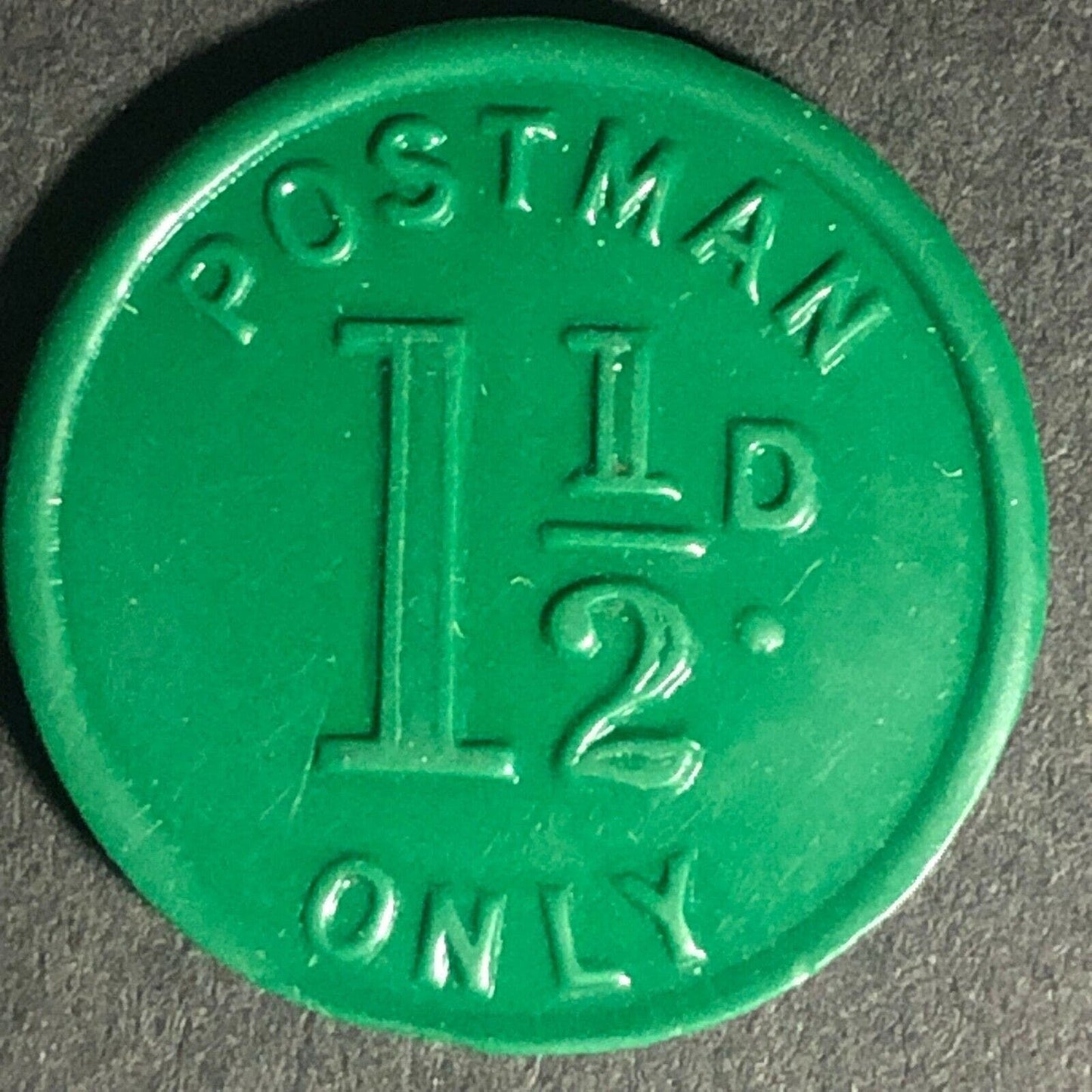 Barrow-In-Furness Postman England Plastic Token Green 1 1/2D 22mm c50's-60's