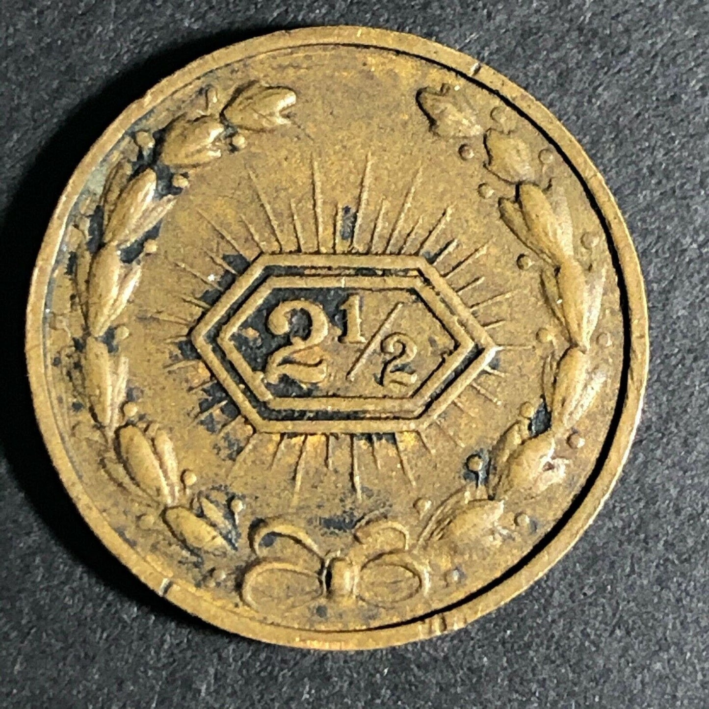 17.65mm Brass "2 1/2" Radiant Wreath Gaming Counter / Token - Fauver Collection