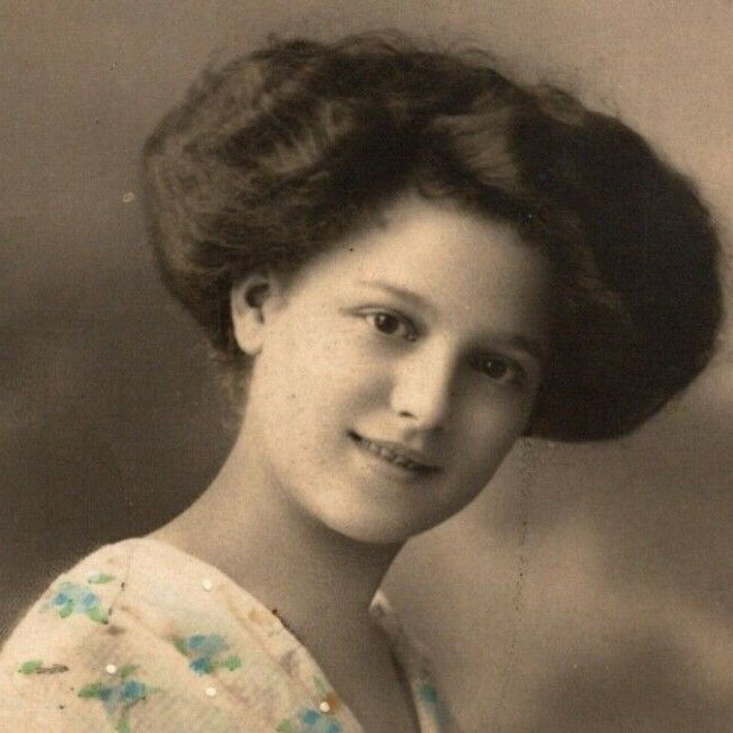 c1911 Vintage Russian RPPC* Stage / Screen Actress Postcard (4470)
