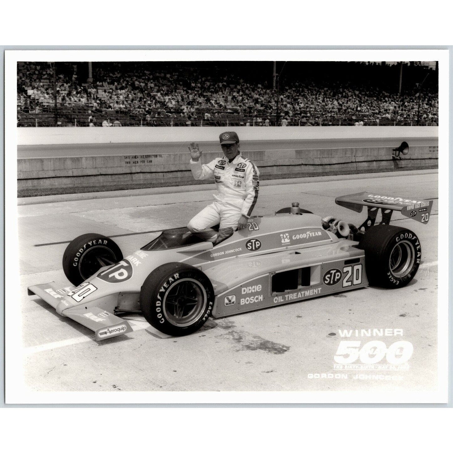 Gordon Johncock Indy 500 Winner 1982 8 x 10 Glossy B&W Photograph VGC