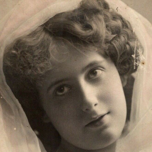 c1910 Vintage Russian RPPC* Stage / Screen / Theatre Actress Postcard (4498)