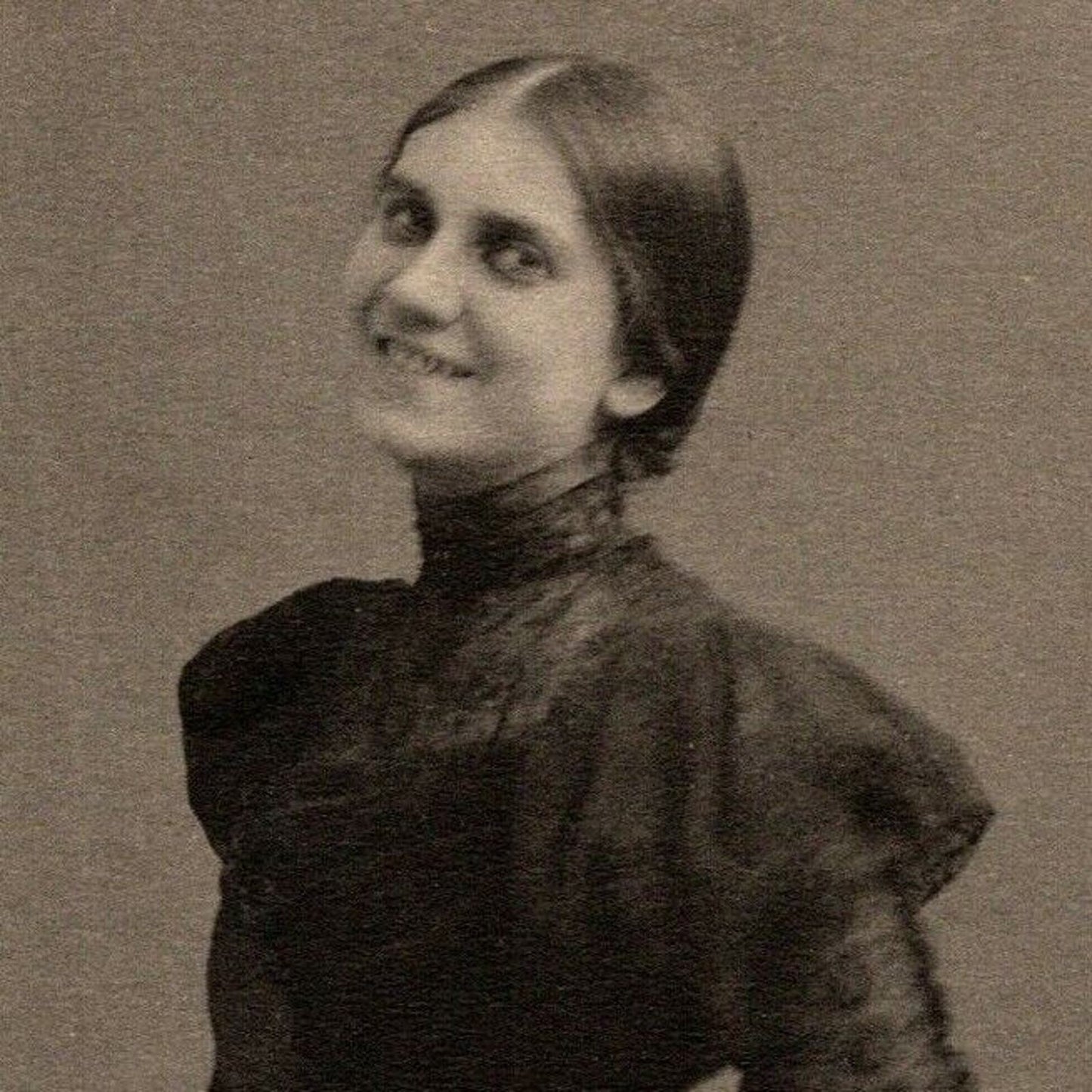 c1910 Vintage Russian RPPC* Theatre / Stage / Screen Actress Postcard (4363)